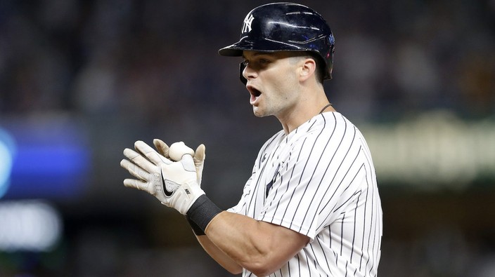 New York Yankees outfielder Andrew Benintendi fractures wrist