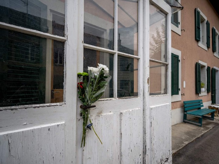  A photograph taken on September 13, 2022 shows flowers at the entrance of the house of Late French-Swiss film director Jean-Luc Godard in Rolle, western Switzerland. (Photo by FABRICE COFFRINI/AFP via Getty Images)