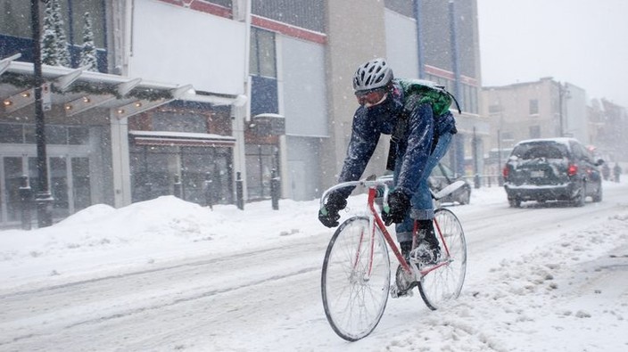 How can I protect my heart health in a winter storm?