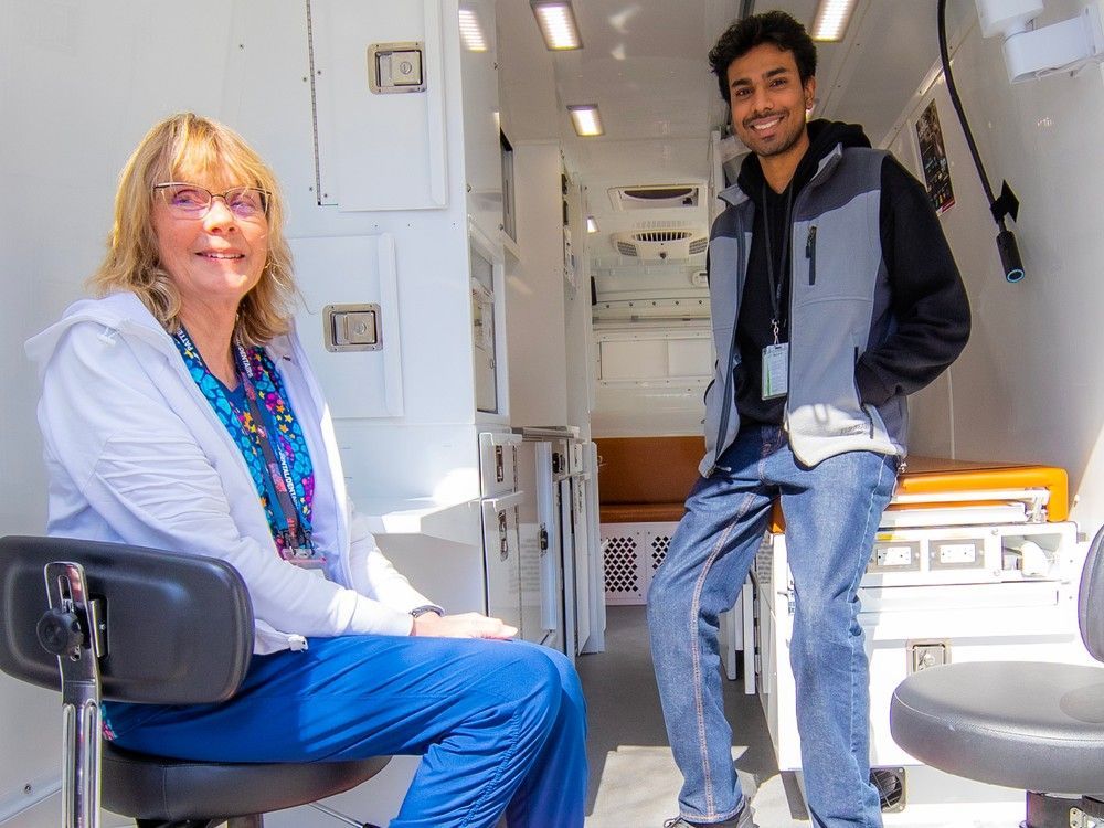 hygienist helga thordarson in the mobile van with hanshil jhuboo, coordinator for mobile public health.