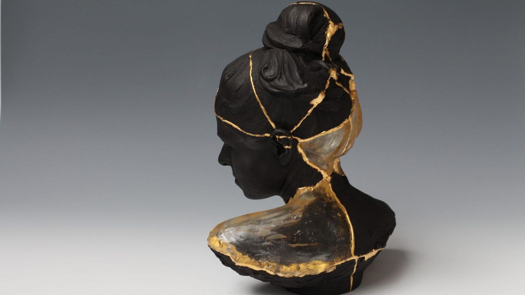 Yollanda Zhang compares her experience with bipolar disorder to the Japanese art of Kintsugi, which repairs broken ceramics using gold. "It’s a metaphor for how we can heal and grow stronger after experiencing hardship," she says. GETTY