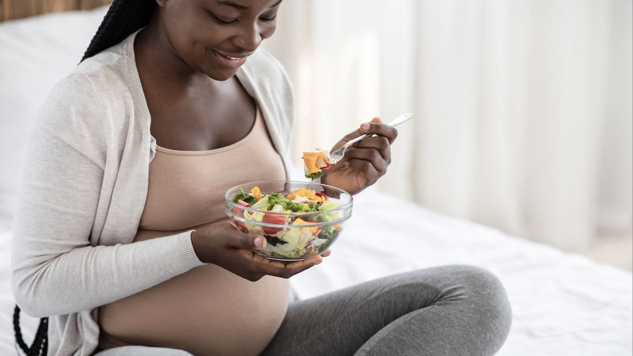 Eating the right nutrients during pregnancy can lower the risk of gestational diabetes. 