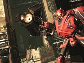 Transformers Fall of Cybertron - Cliffjumper with EMP Shotgun_angle 2