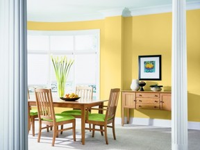 Cheery ci trus yellows, such as Dulux’s Daisy Chain (45YY 79/376), featured on the walls of this kitchen, are energizing and engaging, making them ideal for the dining room , kitchen or other social areas. Dulux photo.