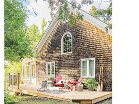 Finding the right decor foro the deck is the final stage in backyard planning.