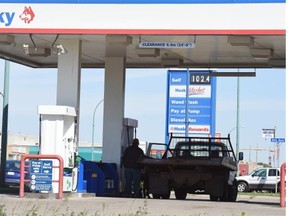 Gas prices are down to 102.4 cents per litre at the Husky Gas Bar on Park Street in Regina on Monday. (DON HEALY/Regina Leader-Post)