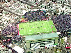 Aerial photo of the 1995 Grey Cup game, which was held in Regina.
