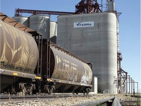 A grain elevator is shown near Regina, Sask., Aug.30, 2007. Saskatchewan wants the federal government to immediately oversee talks between grain companies and railways to set parameters for getting grain to port.