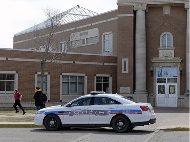 A bomb threat at Winston Knoll Collegiate  prompted classes to be cancelled for the afternoon on Monday in Regina.