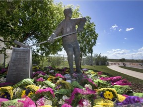 Garth Brooks had 100 bouquets of flowers placed at the skates of the Gordie Howe statue in a salute to Mr. Hockey on June 13, 2016.