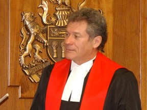 Justice Noel Sandomirsky, shown at his 2003 swearing in ceremony, believed that Canada's courts were for helping people, not for fighting.