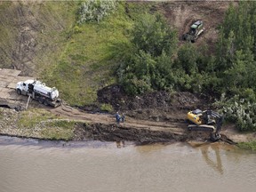 Crews work to clean up a a Husky oil pipeline spill into the North Saskatchewan river near Maidstone on July 22.