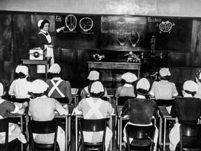 Margaret Fraser Myles teaches a class at the Simpson Memorial Maternity Pavilion in Edinburgh, Scotland, in 1943.