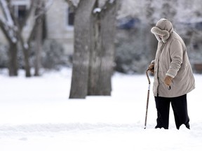 REGINA, SASK :  January 3, 2017  --  Cold temperatures have people bundling up in Regina.
