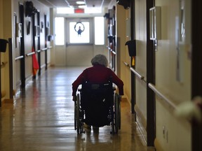 A women uses a wheel chair