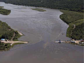 Crews work to clean up the Husky Energy oil spill on the North Saskatchewan River near Maidstone, Sask. on Friday, July 22, 2016.