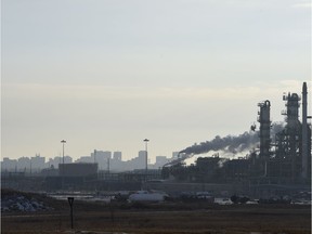 Talks between the Co-op Refinery Complex and Unifor, which represents 800 employees, have broken down after an attempt at mediation.