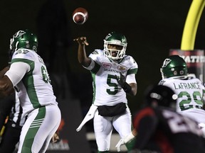 Kevin Glenn, 5, and the other members of the Saskatchewan Roughriders' offence need to increase their production, in the opinion of columnist Rob Vanstone.