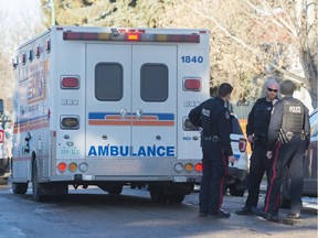 Regina Police Service members respond to a call in the 800 block of Robinson St.