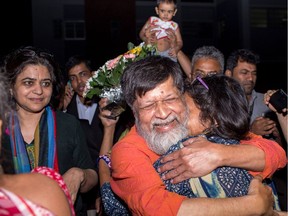 Bangladeshi photographer and activist Shahidul Alam (C) reacts as he is released from Dhaka Central Jail, Keraniganj, near Dhaka, on November 20, 2018, after he was granted bail by the high court a few days prior. - Award-winning Bangladeshi photographer and activist Shahidul Alam was released from prison on November 20 after more than 100 days behind bars, in a closely watched freedom of speech case. The 63-year-old Alam was arrested on August 5 for making "false" and "provocative" statements on Al Jazeera television and Facebook during student protests.