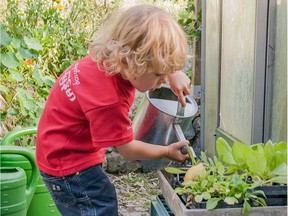 Jill recommends planting the seeds for life-long gardeners at a young age. (photo by Reinhold Möller)