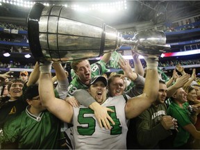 Jeremy O'Day, centre, celebrates the Roughriders' Grey Cup victory in 2007.