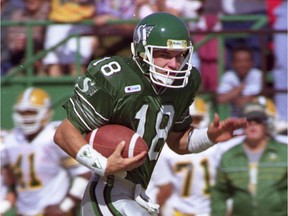 Former Saskatchewan Roughriders slotback Jeff Fairholm belongs in the Canadian Football Hall of Fame, according to columnist Rob Vanstone.