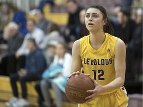 Jade Belmore of the LeBoldus Golden Suns has committed to the University of Regina Cougars women's basketball team.