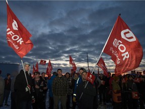 Locked out Unifor members rally outside the Co-op refinery in Regina.