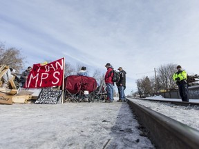 Community members gathered along train tracks by 20th St and Ave J in solidarity with the Wet'suwet'en hereditary chiefs (Matt Smith / Saskatoon StarPhoenix)