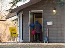 REGINA, Saskatchewan: OCTOBER 26, 2020 -- A person enters a polling place on Elphinstone Street in Regina, Saskatchewan, during the voting for the Saskatchewan election on Monday, October 25, 2020.Brandon Harder/Regina Liederpost