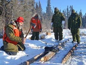 A member of the La Ronge Ranger Patrol Group teaches winter survival skills to members of the Canadian Armed Forces in La Ronge in 2017. (Saskatoon StarPhoenix)