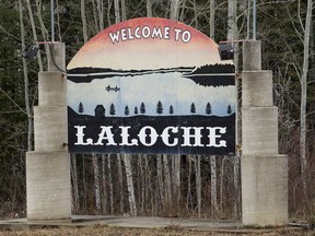 In La Loche, immunizers went door-to-door to vaccinate residents.