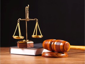 013121-law_book,balance_and_gavel