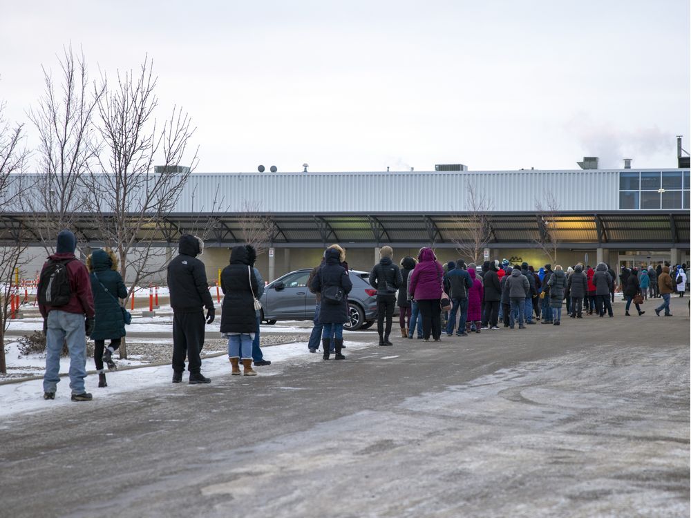 Long Lines For Booster Shots In Regina As Eligibility Opens Up Regina   266403783 Boostershot201221 2 W 