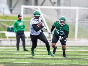 Le receveur des Roughriders de la Saskatchewan Duke Williams (5) a été vif au camp d'entraînement.