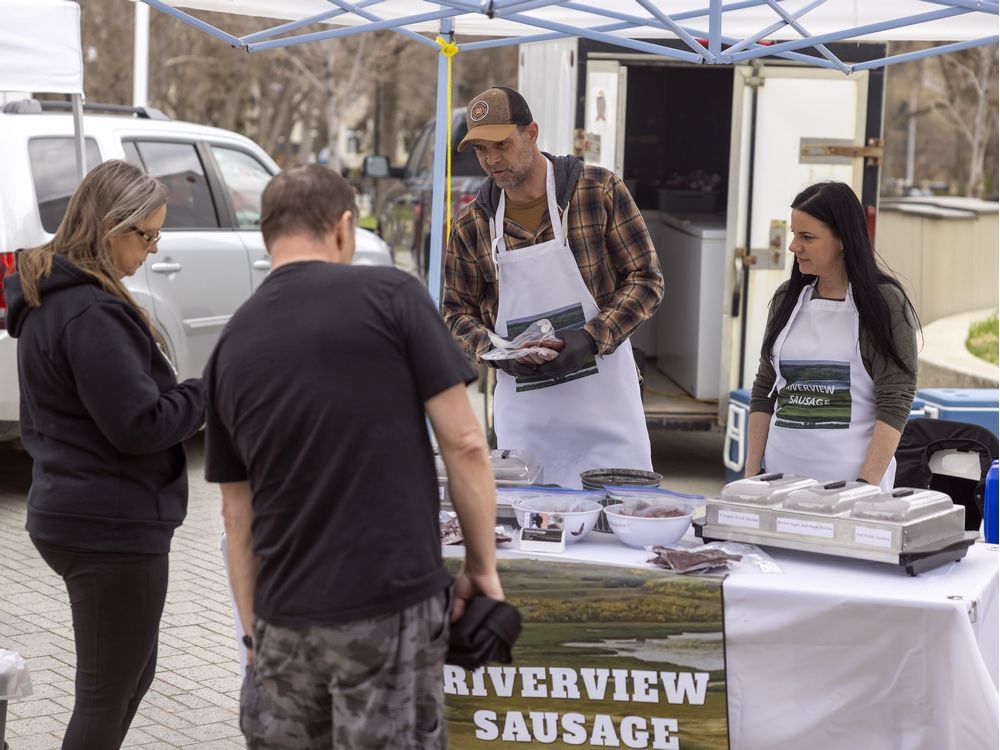 Le Regina Farmers’ Market ouvre la saison 2022 avec une foule animée