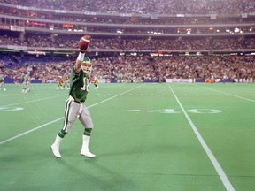 Rob Vanstone feels the Roughriders could use a game-breaker like Jeff Fairholm, who is shown celebrating a 75-yard touchdown reception in the 1989 Grey Cup game.