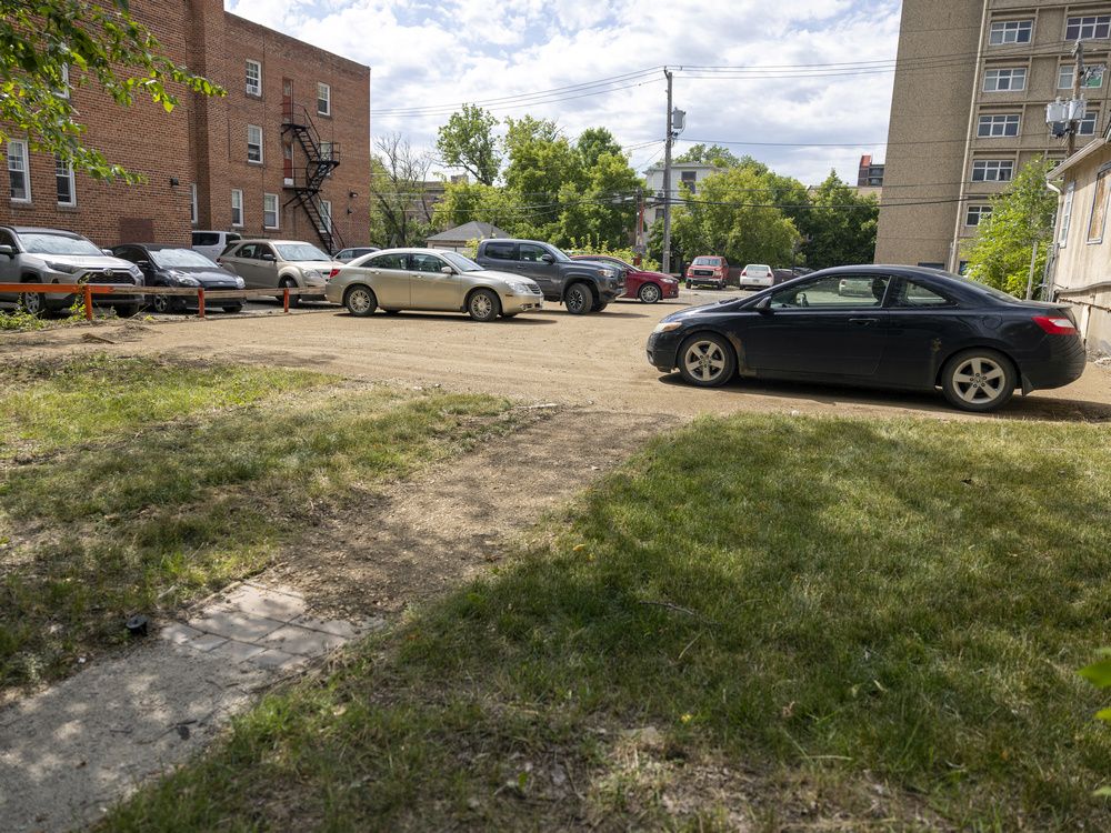 Parking lot operating in downtown Regina despite lack of approval