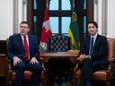 Perdana Menteri Justin Trudeau bertemu dengan Perdana Menteri Saskatchewan Scott Moe di kantornya di Parliament Hill di Ottawa, Selasa, 12 November 2019. 