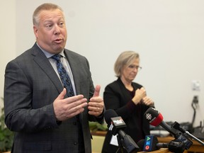 Menteri Layanan Sosial Gene Makowsky berbicara tentang Undang-Undang Saskatchewan yang Dapat Diakses pemerintah di Gedung Legislatif pada 16 November 2022.