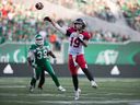 Calgary Stampeders memperdagangkan quarterback Bo Levi Mitchell, 19, ke Hamilton Tiger-Cats pada hari Senin.