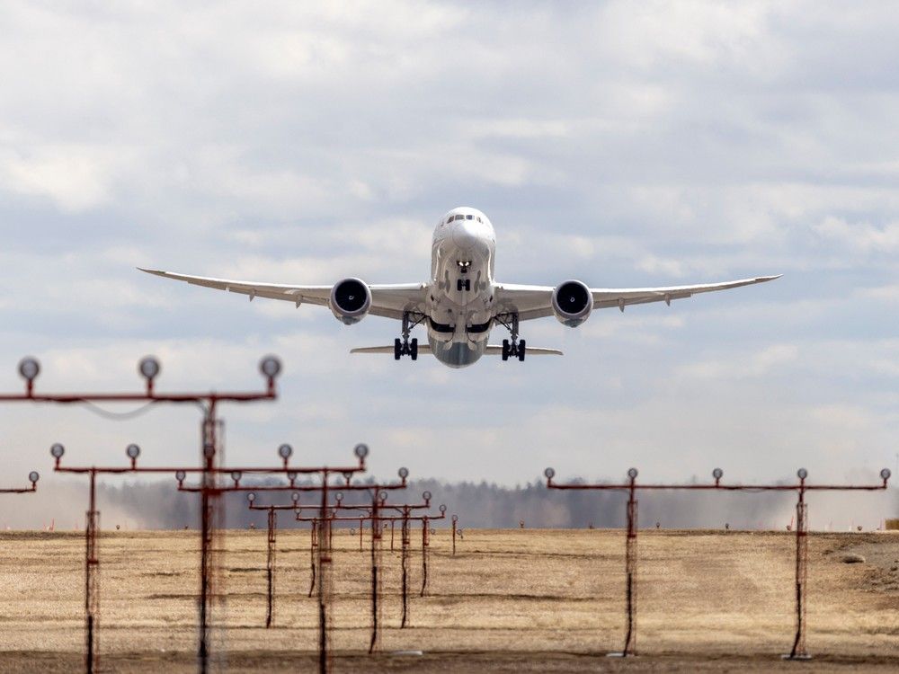 acramento International Airport officials want to lure airline to