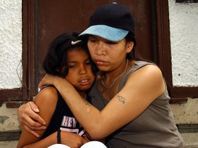 Summer Favel, 10, and her mom Lorena Keepness in 2004