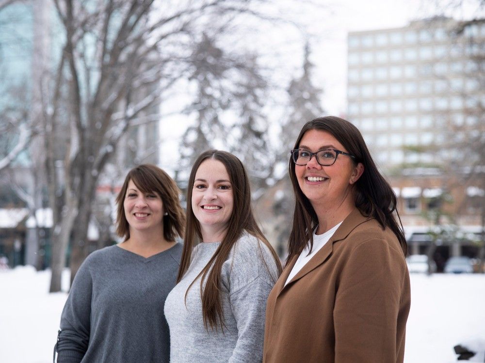  craven mayor dayna anderson (centre) stands in victoria park alongside councillors linsay kozak (left) and stephanie morin (right).