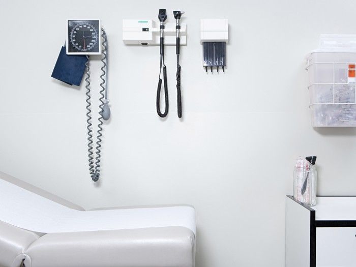 The Gardens Community Health Centre, which offered a range of services for families, shut its doors Sunday because it couldn't find physicians to work there.