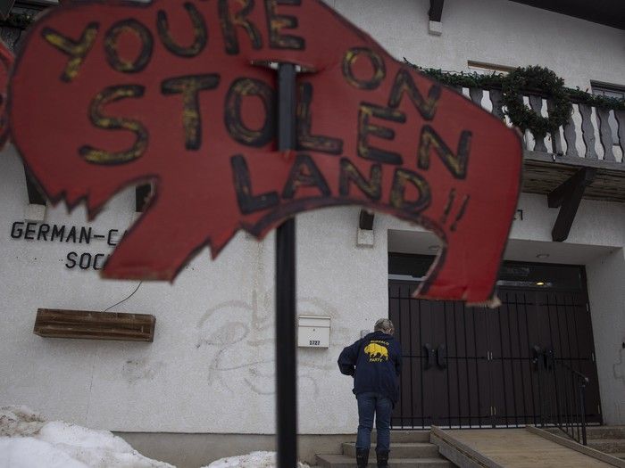 A buffalo shaped sign with the words 