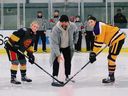 Corrie Mas, coach of Saskatchewan Rogers, runs a festive confrontation before a match on January 5 from Saskatchean Junior Hockey inside the center of the subscribers between Priyana Westman from Regeina rebel (left) and McKinab from Lumsin Linux.