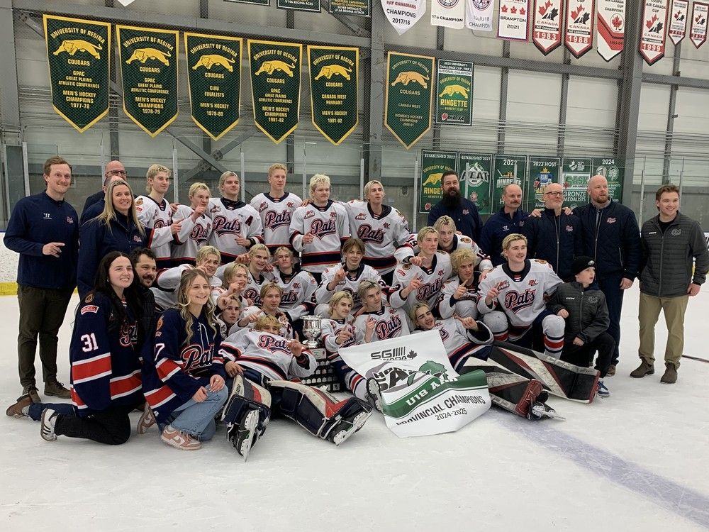 RGINA PAT Canadians celebrates the Legue Aaa Hocky Male Saskchwan Male AAA after the defeat of the MOOSE JAW Winmar Warriors 3-1 in the participants' stadium on March 27 to sweep the best series of five games in three games.