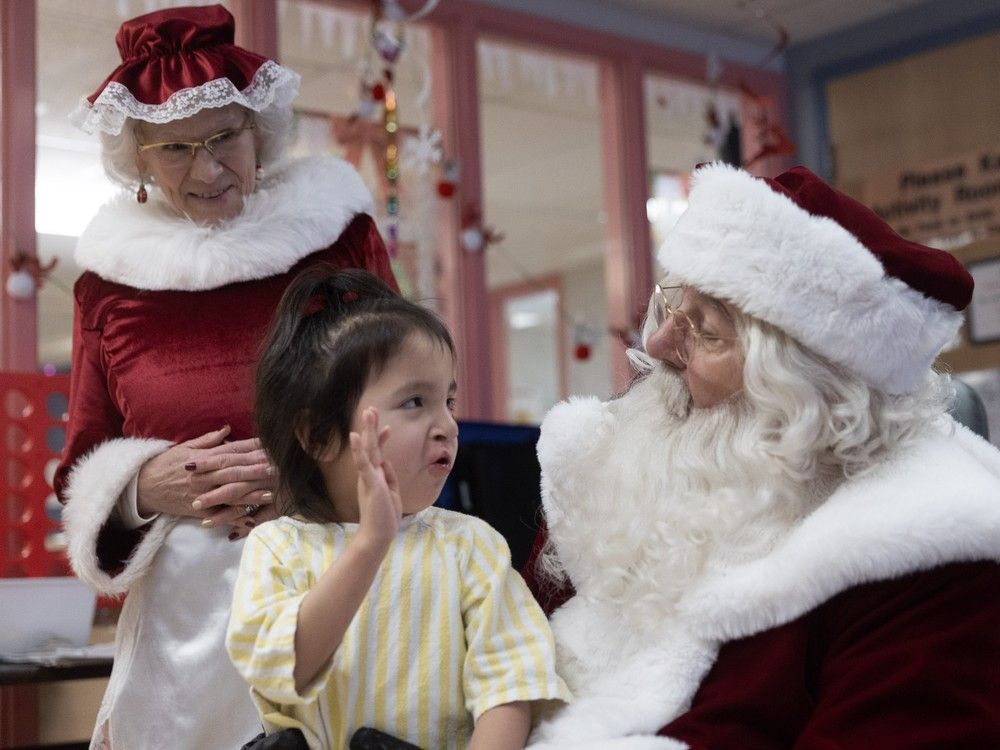 In photos: Santa visits kids in Regina hospital